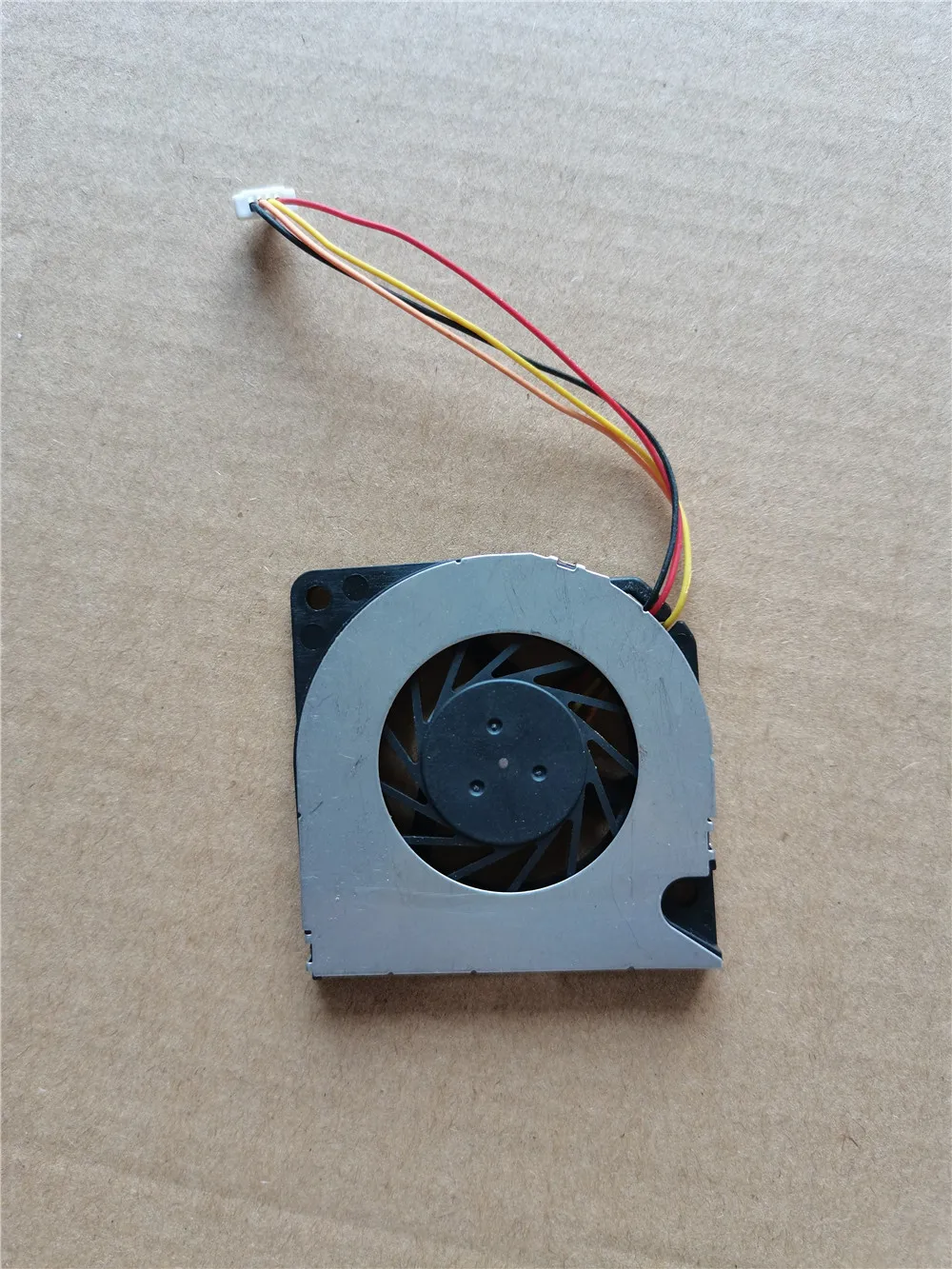พัดลมทำความเย็นใหม่ดั้งเดิมแล็ - Air Cooler Cpu บทวิจารณ์และราคา
